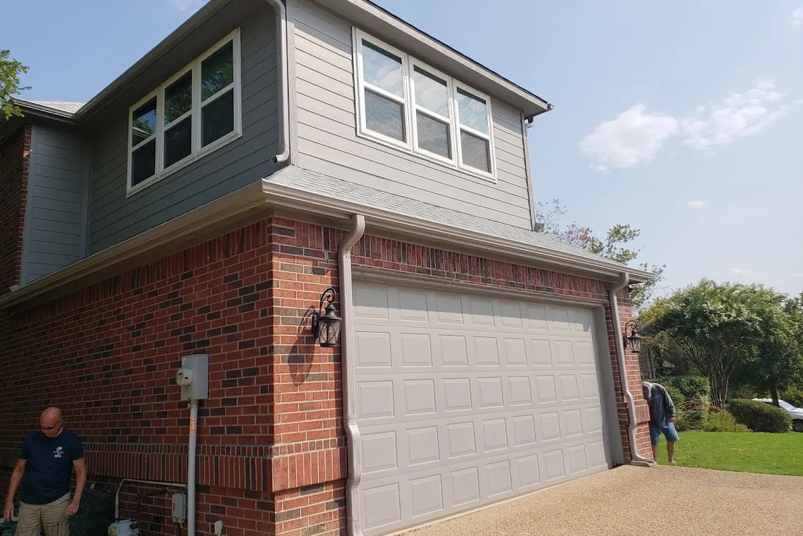 Seamless gutter installation